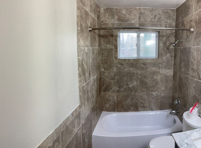 Building Photo - Brick Duplex in Prime Location