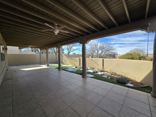 Building Photo - 2300 Calle Brocha