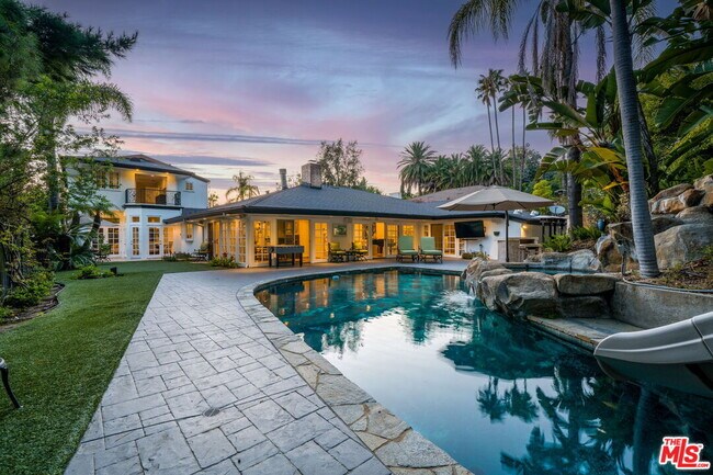 Building Photo - 9023 Alto Cedro Dr