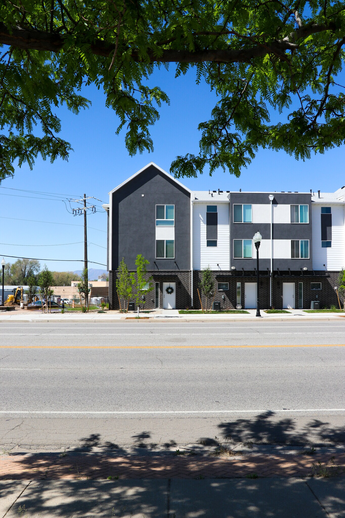 Building Photo - 182 S Bushnell Way