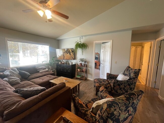 Building Photo - Pet Friendly UNFURNISHED LONG TERM Kalispe...