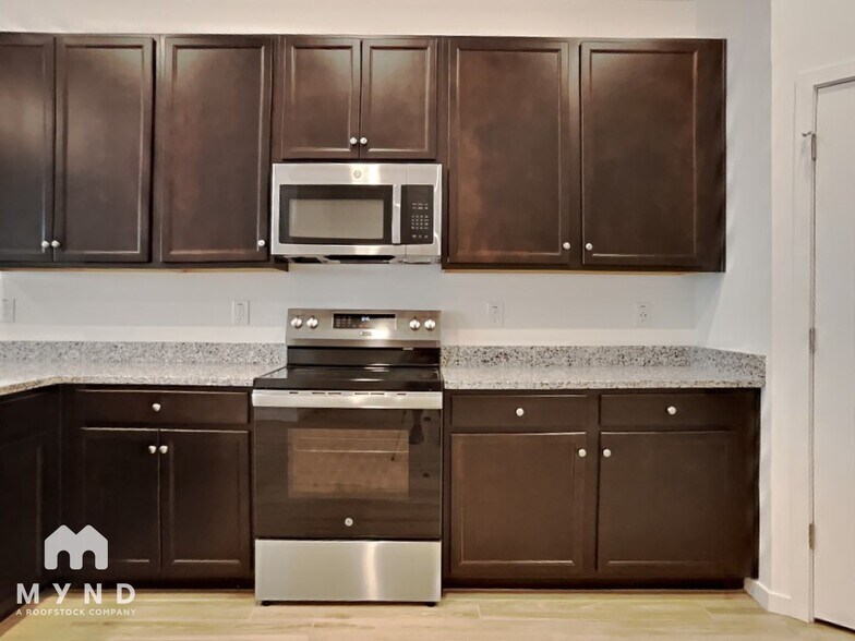 Building Photo - 7918 N 79th Ave