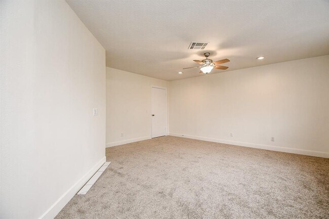 Building Photo - 8115 Fondren Lake Dr