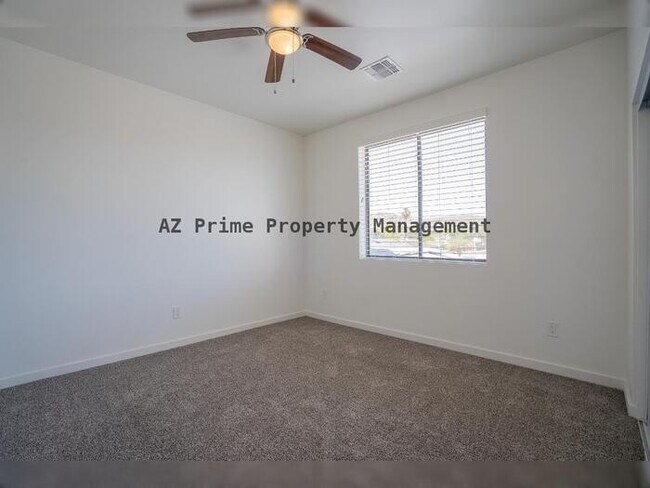 Building Photo - 1409 E Shangri La Rd