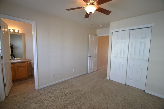 Building Photo - Downtown Townhome 2 Beds 3 Bath with AC