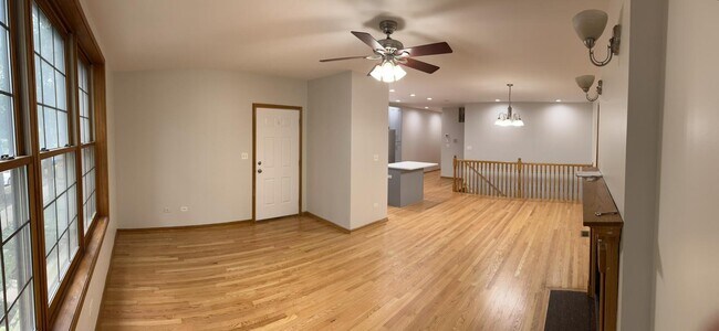 Building Photo - 925 W Lakeside Pl