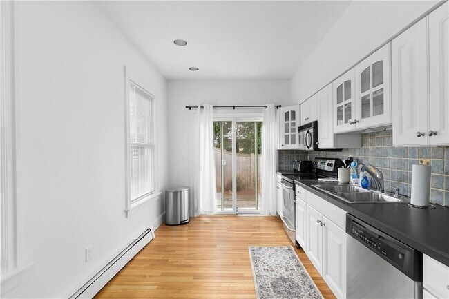 Building Photo - 109 Church St