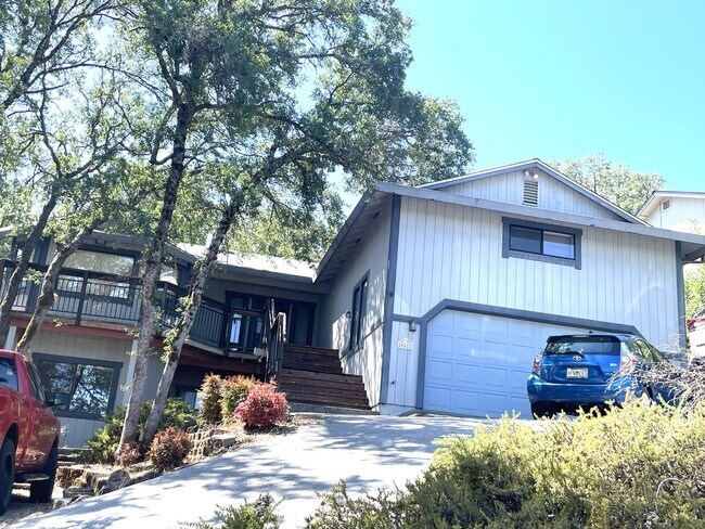 Primary Photo - 3 bedroom 3 bath plus a large room downstairs in Lake Wildwood, Penn Valley, CA