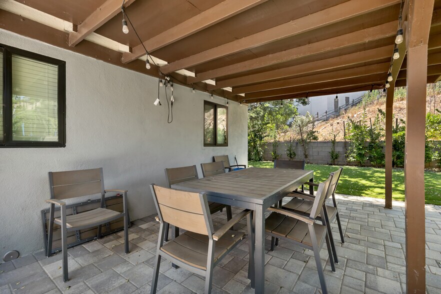 Building Photo - 5125 Canoga Ave