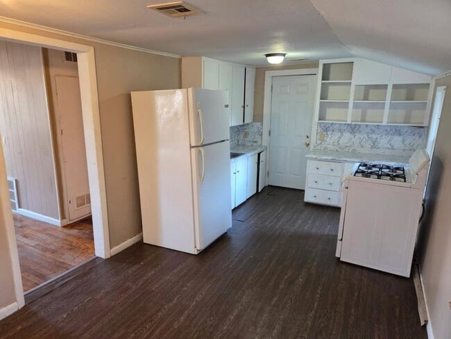 Building Photo - 1224 Delaware