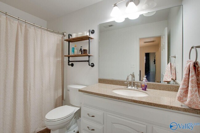 Building Photo - 2013 Wrenwood Dr SE