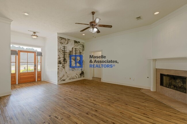 Building Photo - 3 Bed/2 Bath Home in Pearl