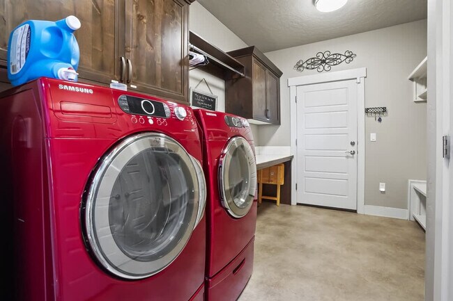 Building Photo - 18713 Easter Peak Ave