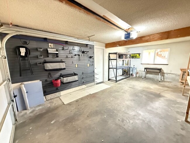 Building Photo - Renovated Ruston Home w/ Water View