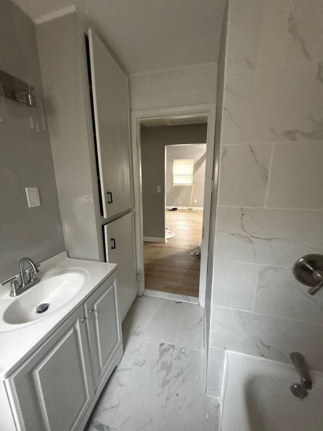 Building Photo - 3 Bedroom Home in Dearborn