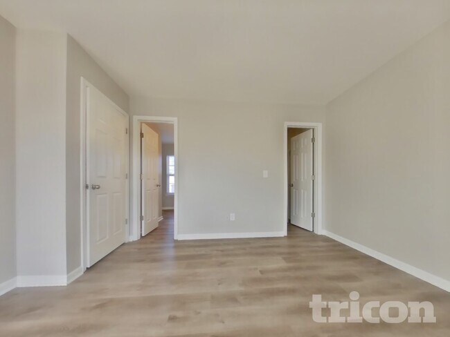 Building Photo - 725 Jack Russell Ct