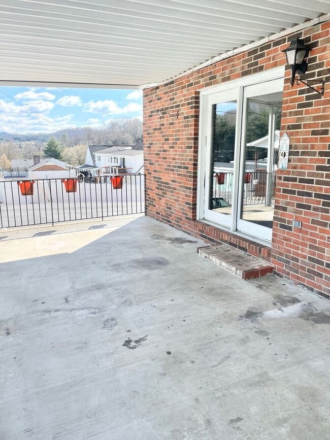 Building Photo - 2 Bedroom / 2 Bath Townhome Church Hill, TN