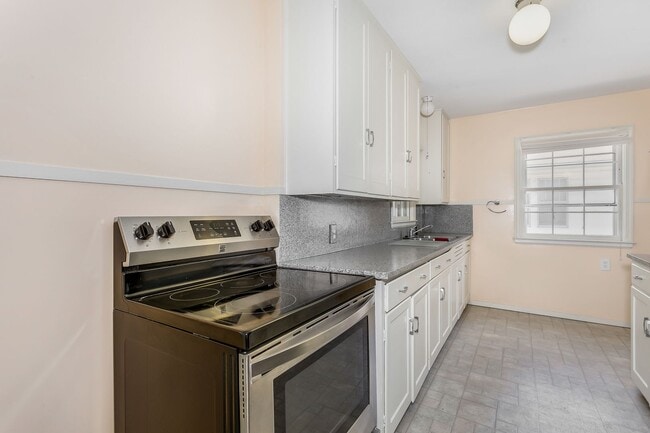 Building Photo - 516 S Erie Ave