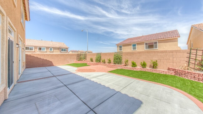 Building Photo - Gorgeous 5 bedroom home in Southern Highlands area