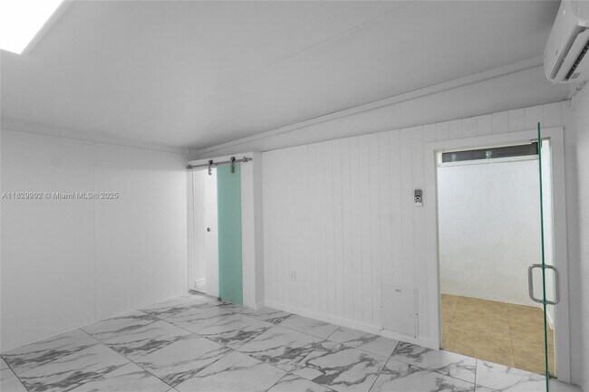 Building Photo - 2515 W 65th St