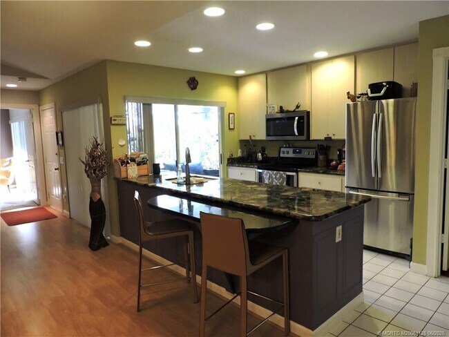 Building Photo - 1539 SW Waterfall Blvd