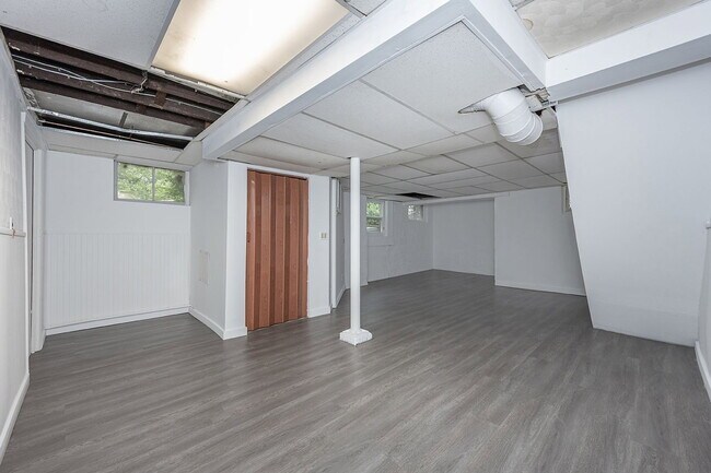 Building Photo - 639 Probasco St
