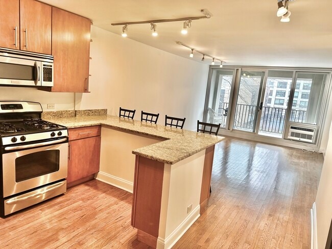 Building Photo - 1960 N Lincoln Park W