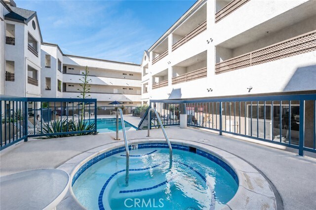 Building Photo - 300 N El Molino Ave