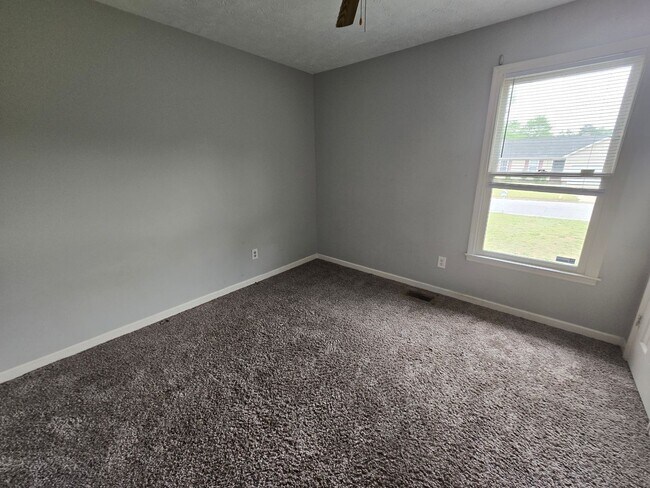 Building Photo - 6520 Applewhite Rd