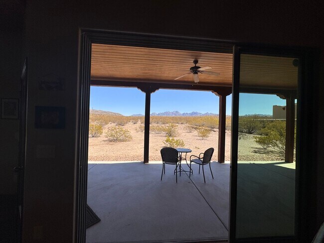Building Photo - Gorgeous Fully Furnished rental on 1 acre,...