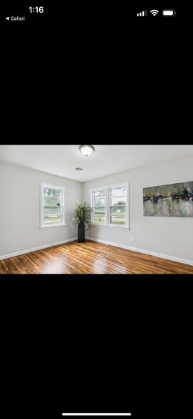 Building Photo - 918 S Bonn Ave
