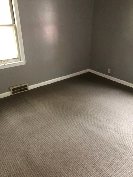 Building Photo - 13934 Montrose St