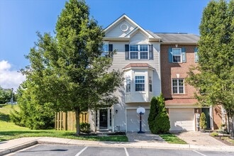 Building Photo - Twin Arch