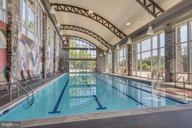 Building Photo - 2576 Eastbourne Dr