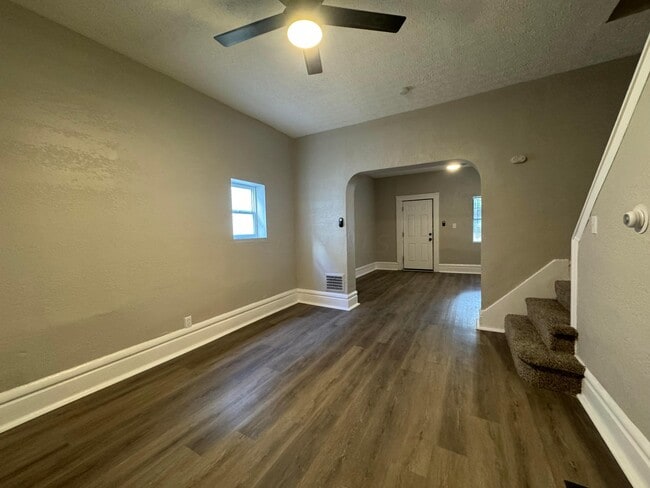 Building Photo - 99 Whitethorne Ave