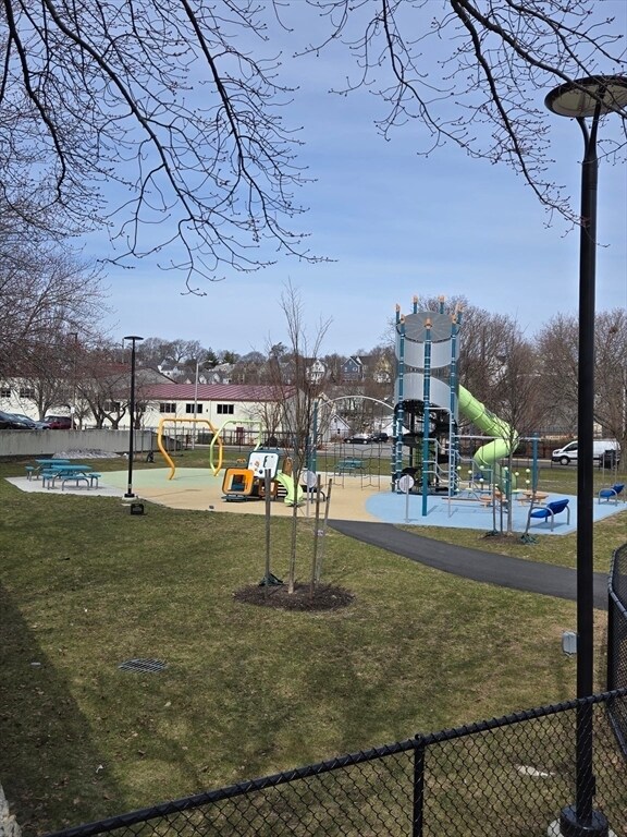 Building Photo - 20-30-30 Daniels St