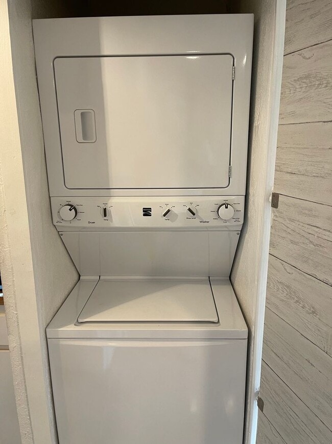 Building Photo - Nice condo near Heavenly available now!