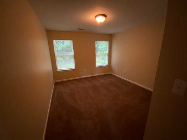 Building Photo - 10-12 Chesney Drive