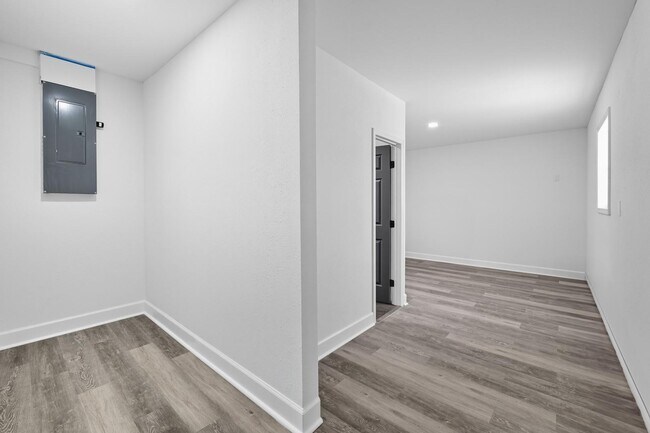Building Photo - 2491 Coronado Way