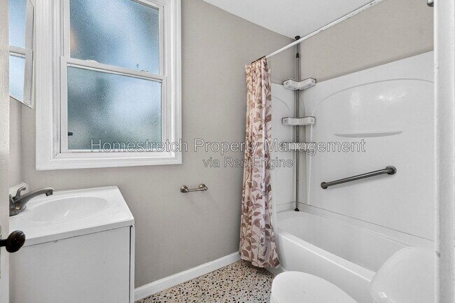 Building Photo - 6737 Fyler Ave