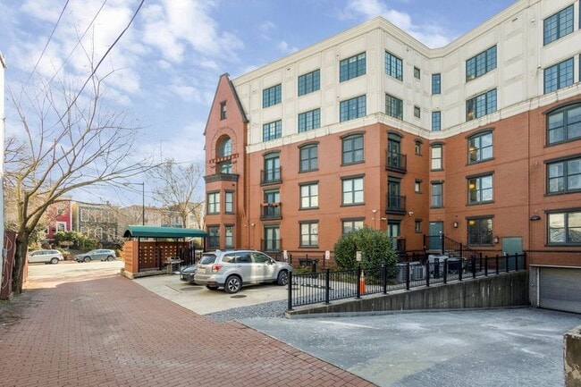 Building Photo - 1020 Pennsylvania Ave. SE