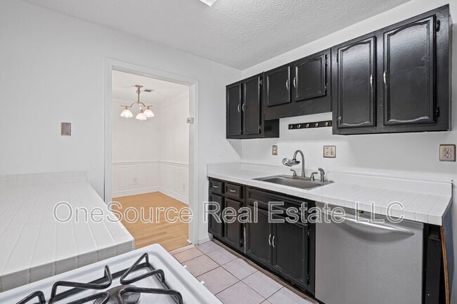 Building Photo - 1709 Augusta Dr