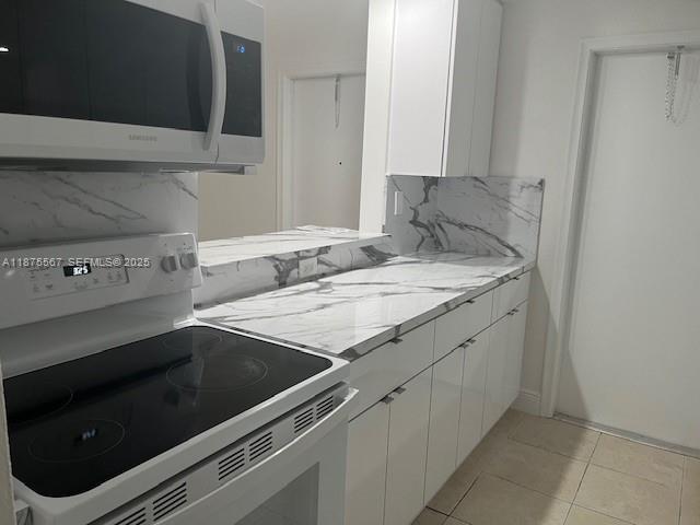 Building Photo - 13823 SW 90th Ave