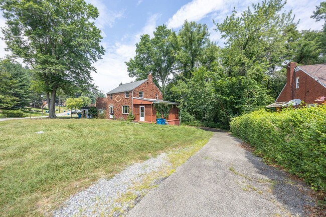 Building Photo - Spacious 4-Bedroom Home with Garage and Yard - Section 8 Approved!!