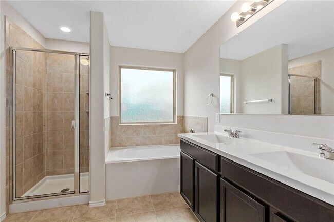 Building Photo - 837 Hillrose Dr