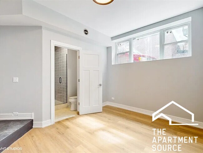 Building Photo - 3253 N Elston Ave