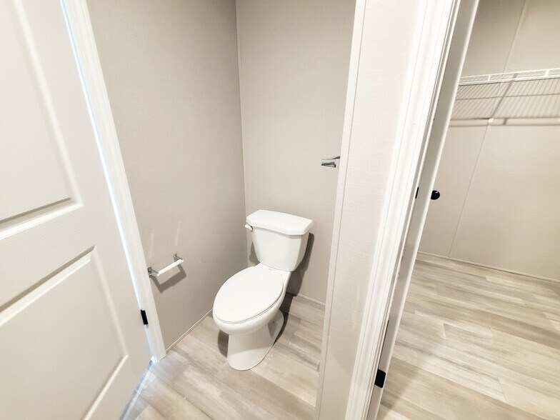 Building Photo - 9270 Windjammer Dr