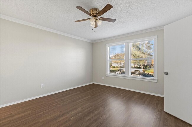 Building Photo - 1543 Englewood Dr