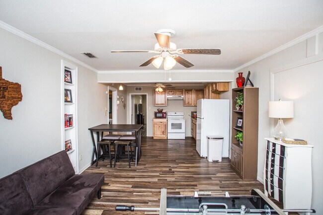 Building Photo - 2418 23rd St