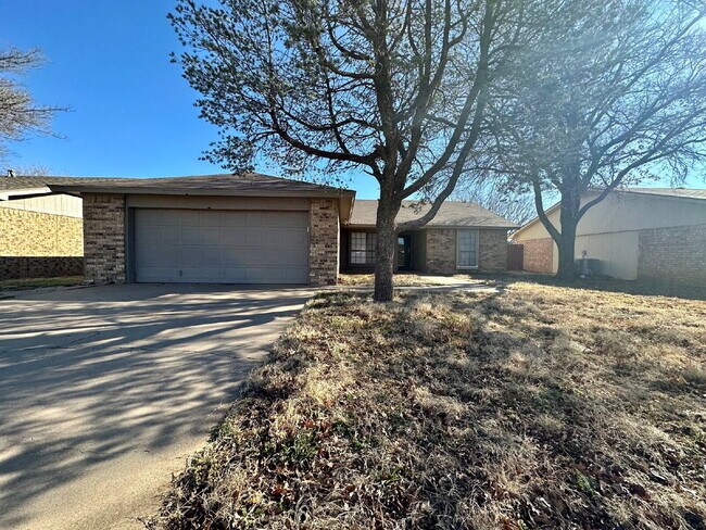 Primary Photo - Updated 4 Bedroom Home w/ Gorgeous Floors